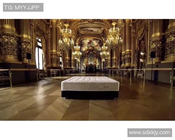 足球明星与床垫的完美结合高清图片展示让你感受运动与舒适的双重享受