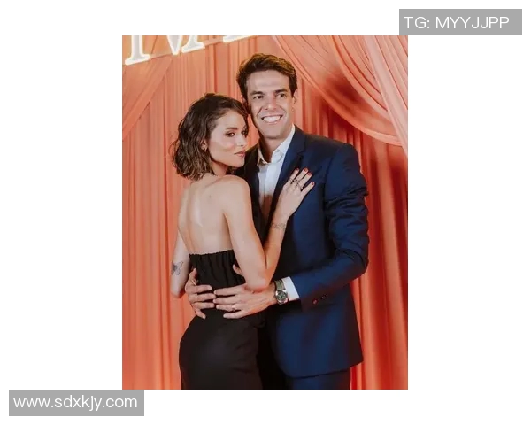 足球明星卡卡与女明星的浪漫故事揭示了爱情与事业的完美平衡